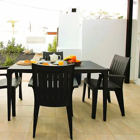 Дом отдыха Casa Tabaiba Con Jardin Y Barbacoa *